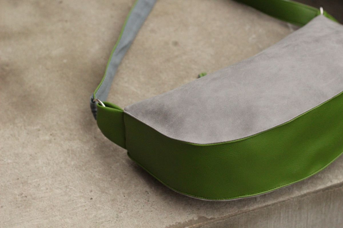 Pusmėnulio formos rankinė