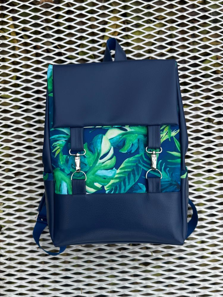 Kuprinė su karabinais