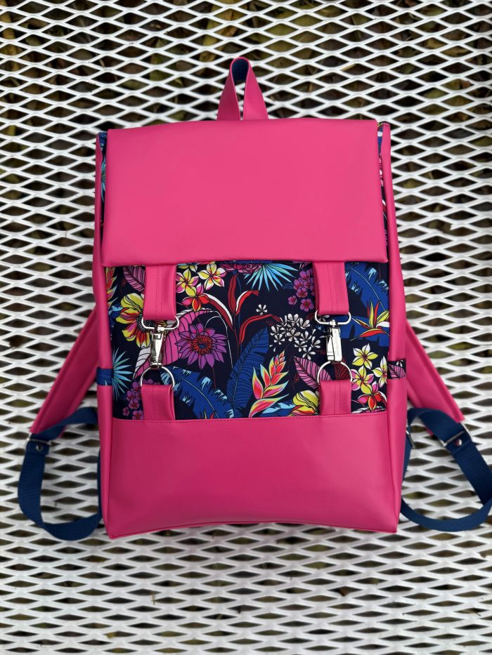 Kuprinė su karabinais