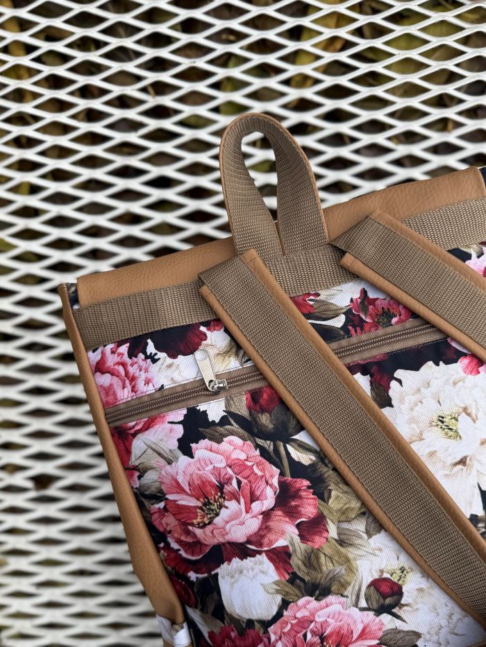 Kuprinė su plastikiniais užsegimais 