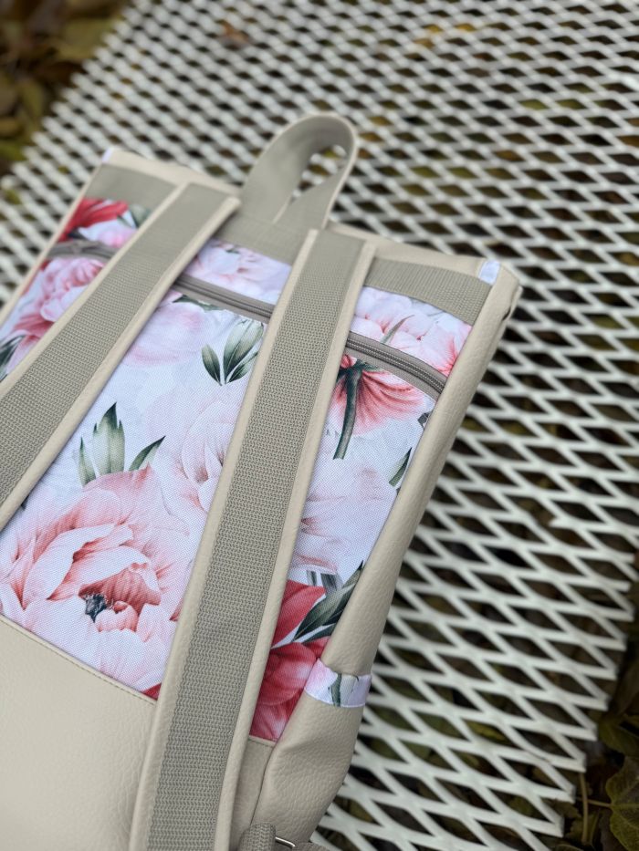 Kuprinė su karabinais