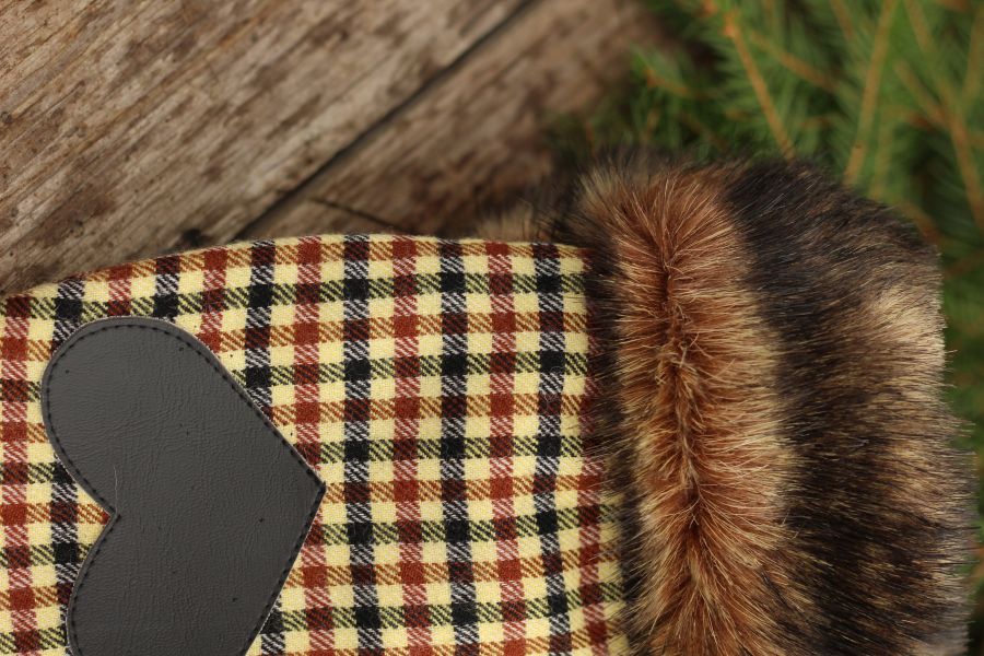 Pirštinės su širdelės aplikacija