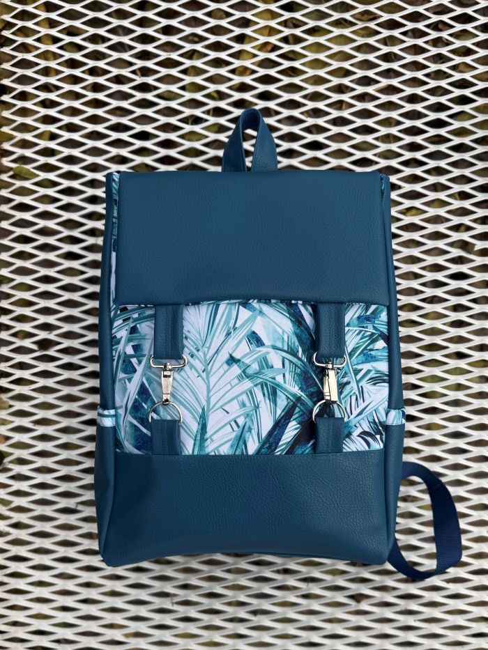 Kuprinė su karabinais