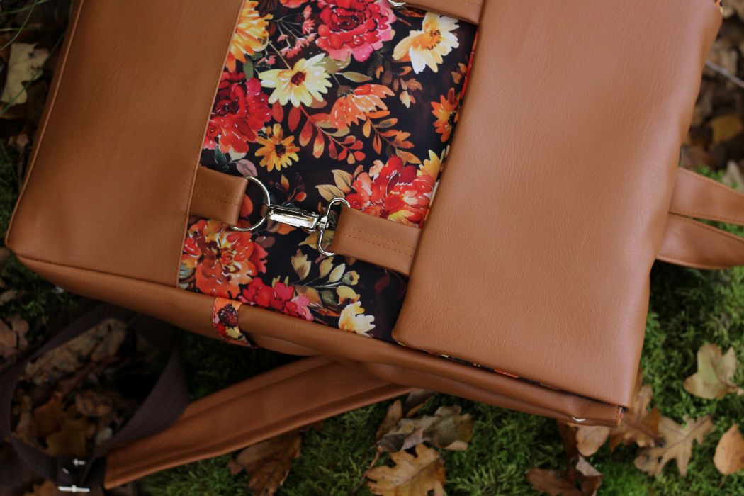 Kuprinė su karabinais