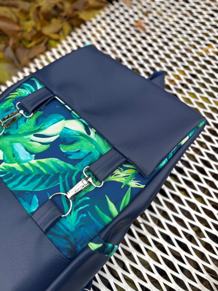 Kuprinė su karabinais