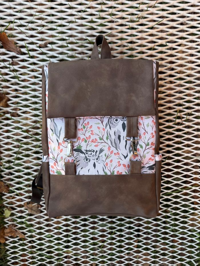 Kuprinė su karabinais