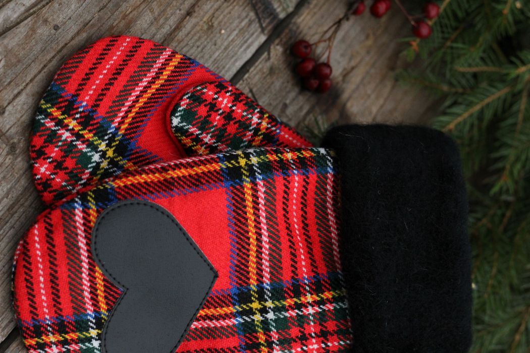 Pirštinės su širdelės aplikacija