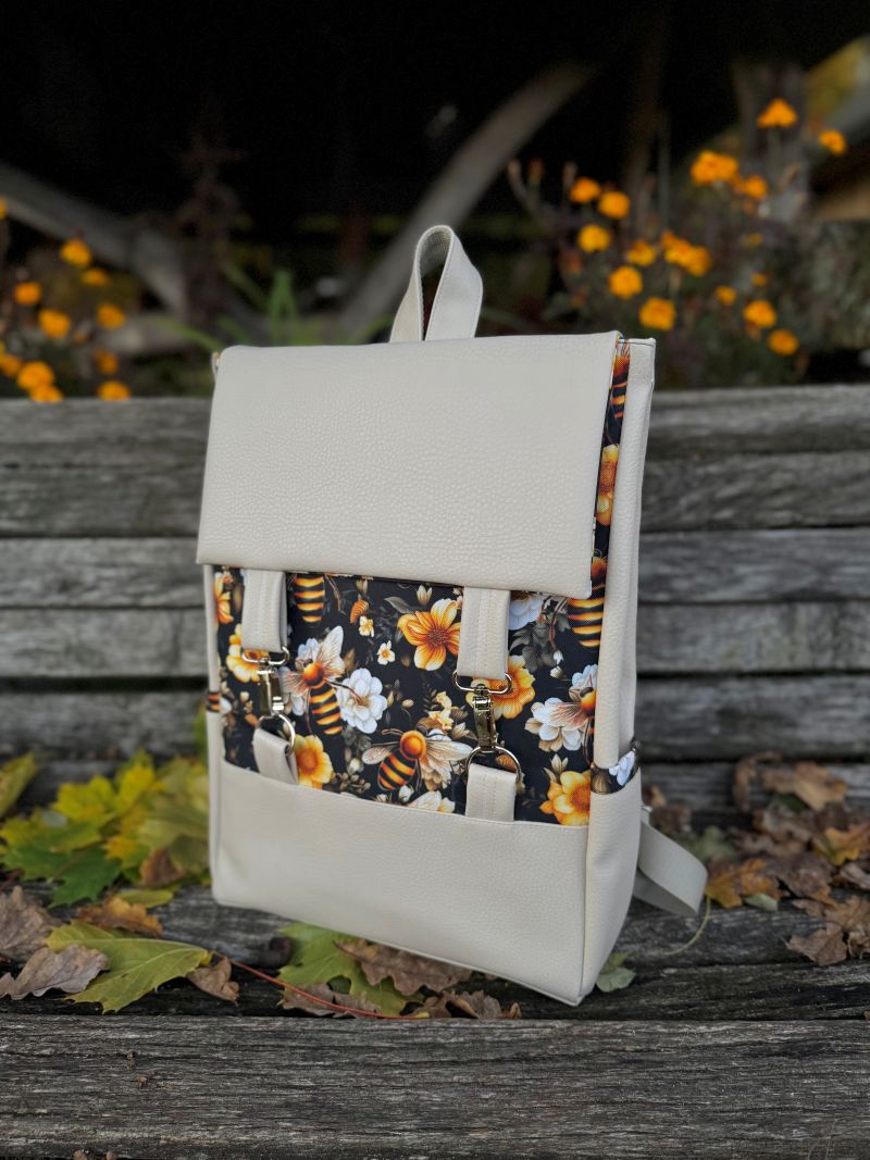 Kuprinė su karabinais