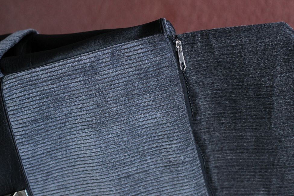 Kuprinė su spynelės užsegimu