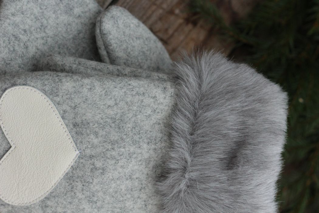 Pirštinės su širdelės aplikacija