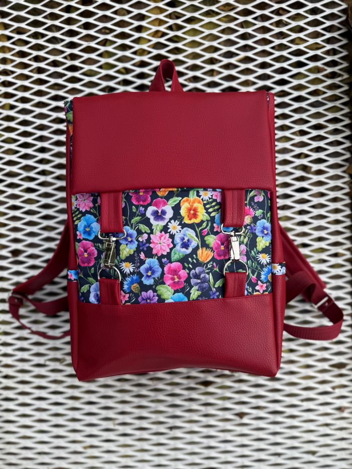 Kuprinė su karabinais