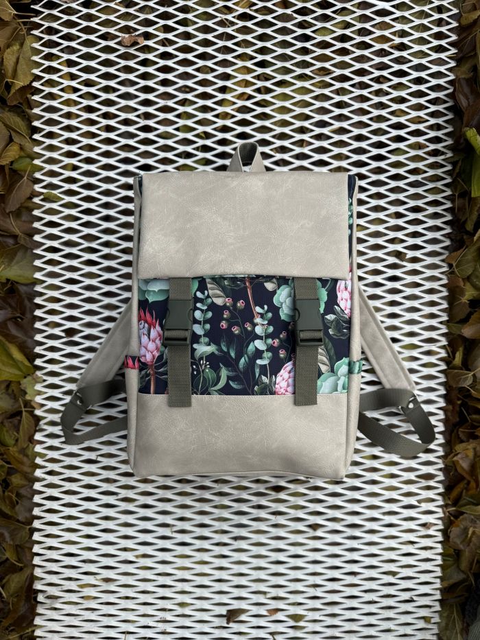 Kuprinė su plastikiniais užsegimais 