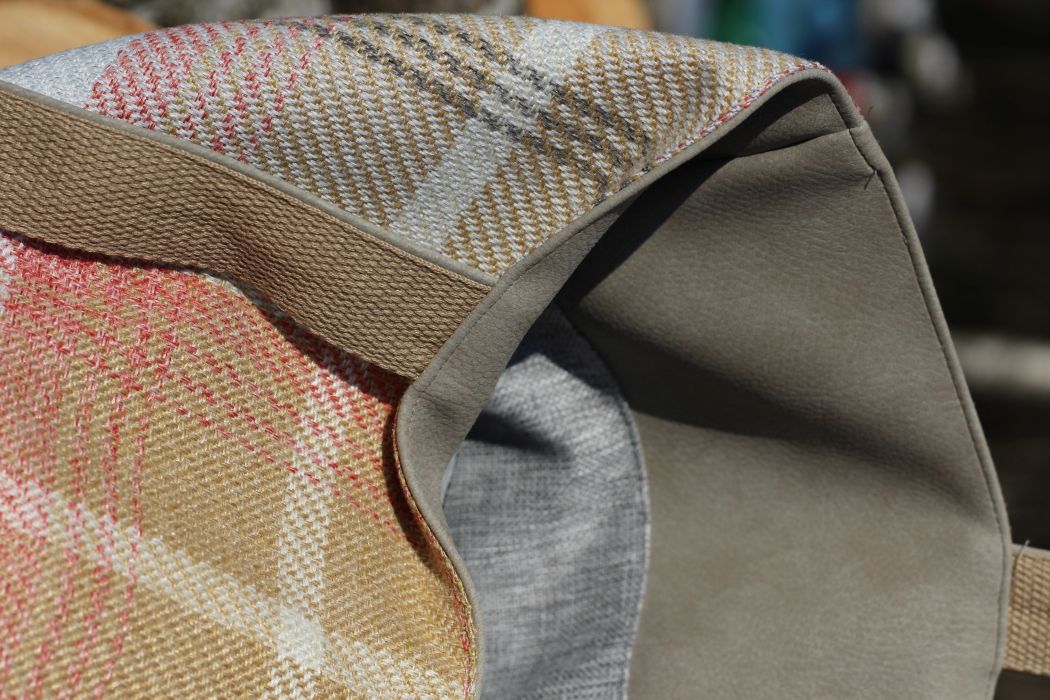 Didelė talpi rankinė krepšys