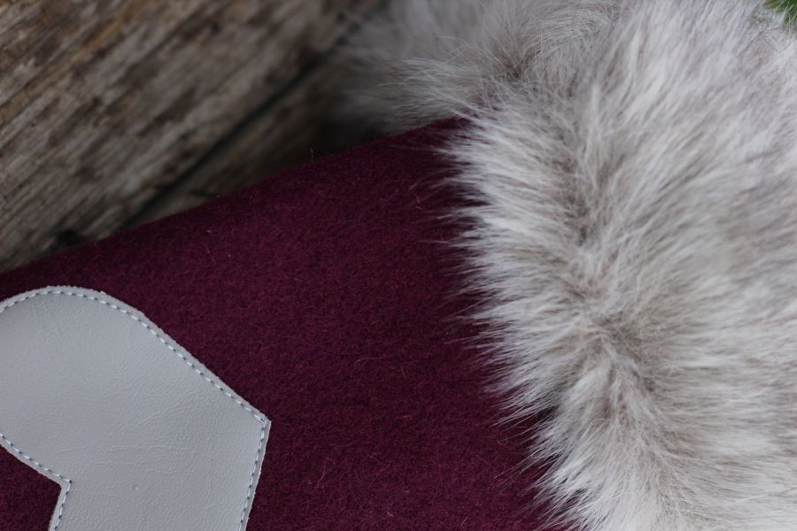 Pirštinės su širdelės aplikacija