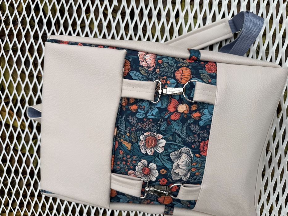 Kuprinė su karabinais