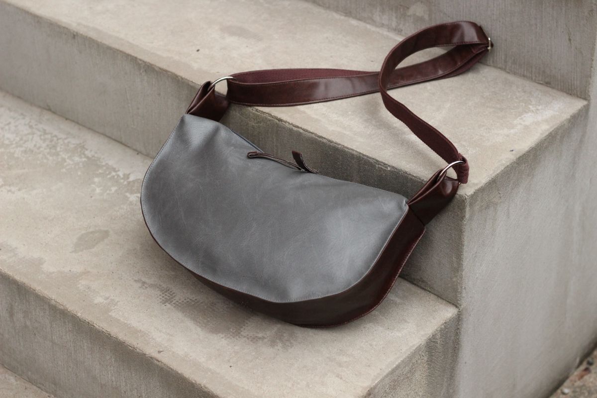 Pusmėnulio formos rankinė