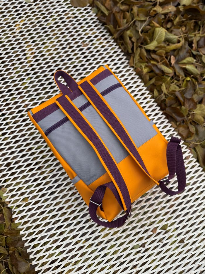 Kuprinė su plastikiniais užsegimais 