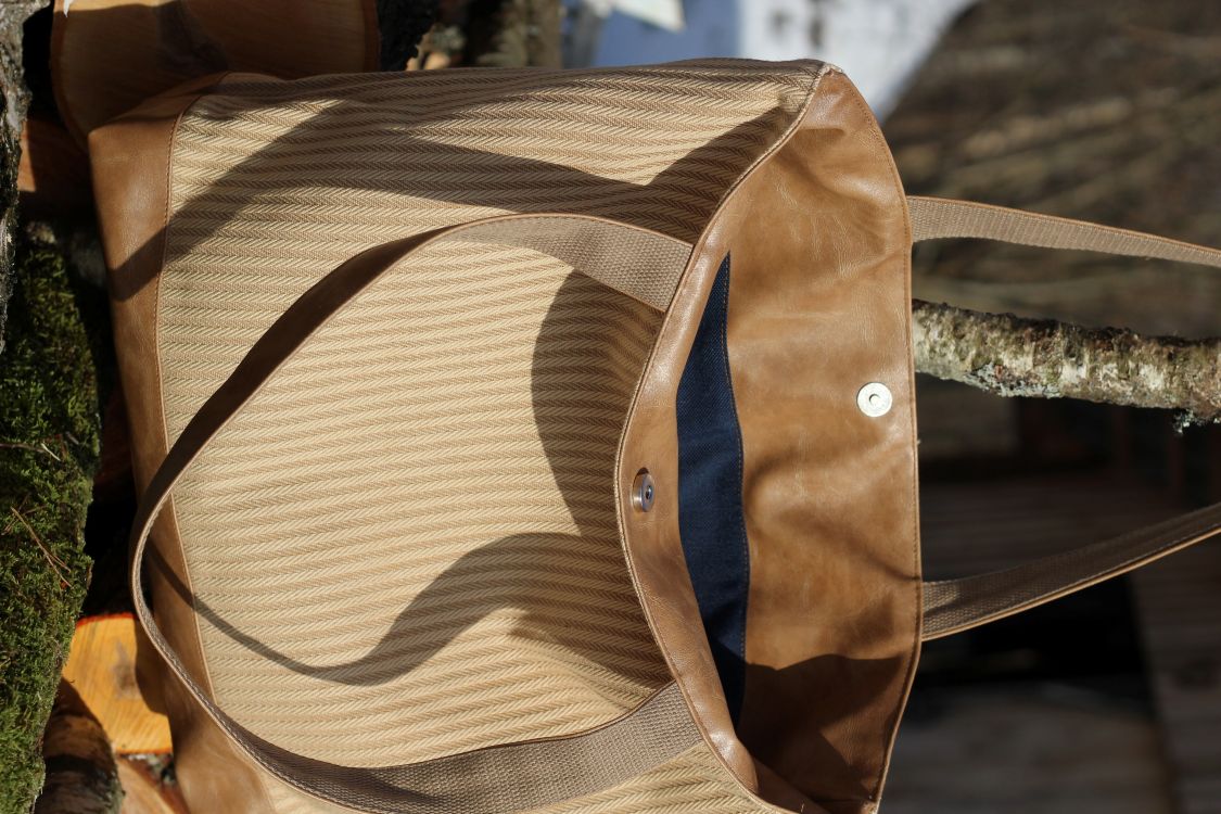 Didelė talpi rankinė krepšys