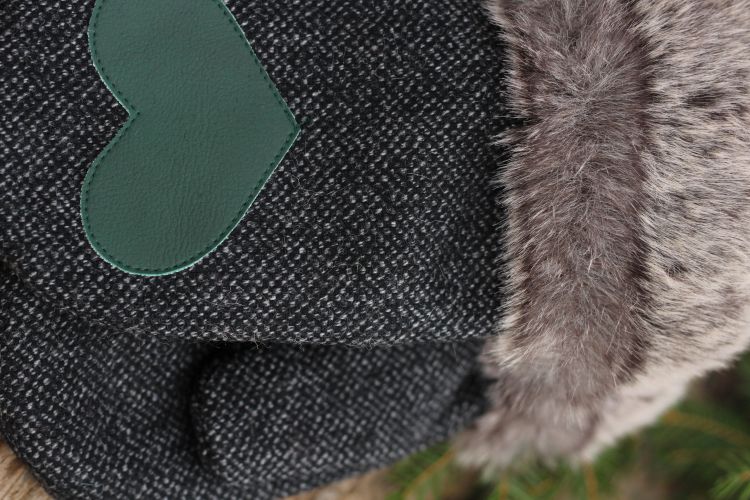 Pirštinės su širdelės aplikacija