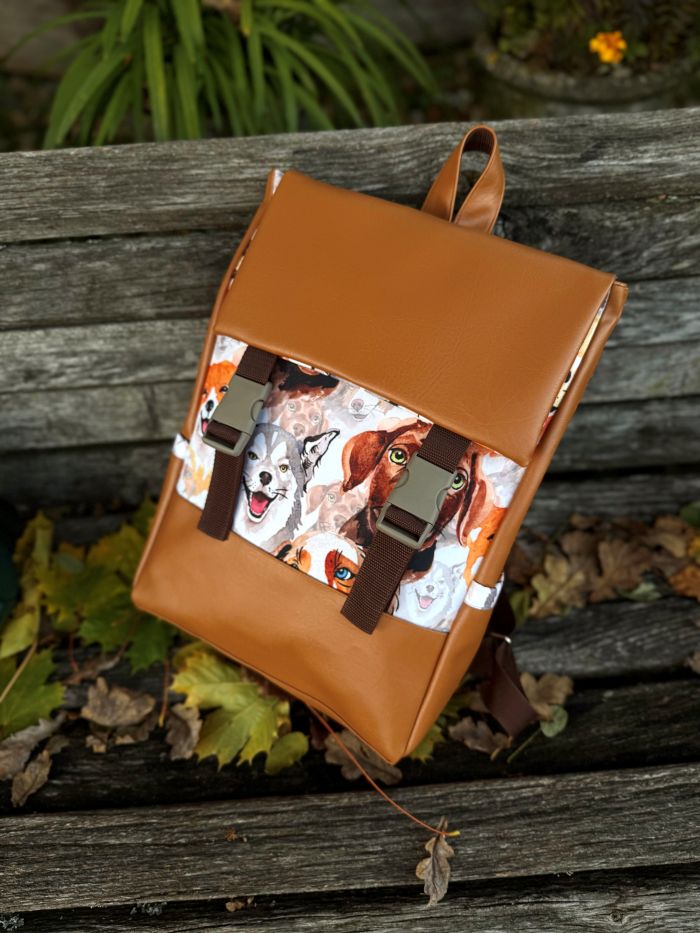 Kuprinė su plastikiniais užsegimais 