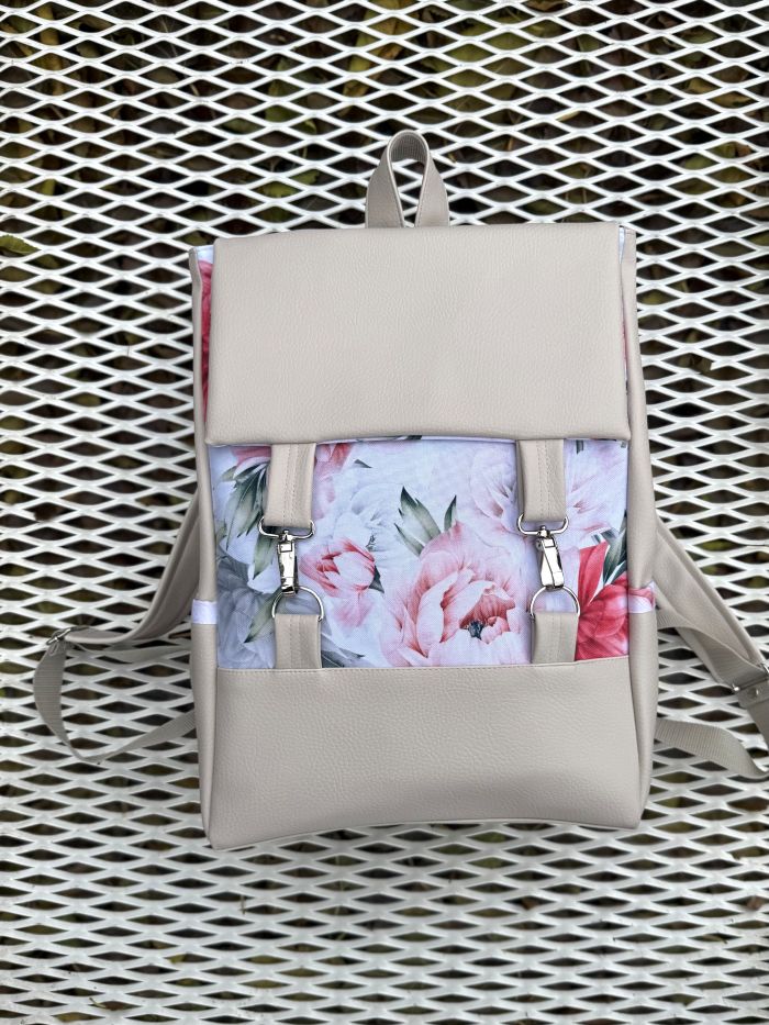 Kuprinė su karabinais