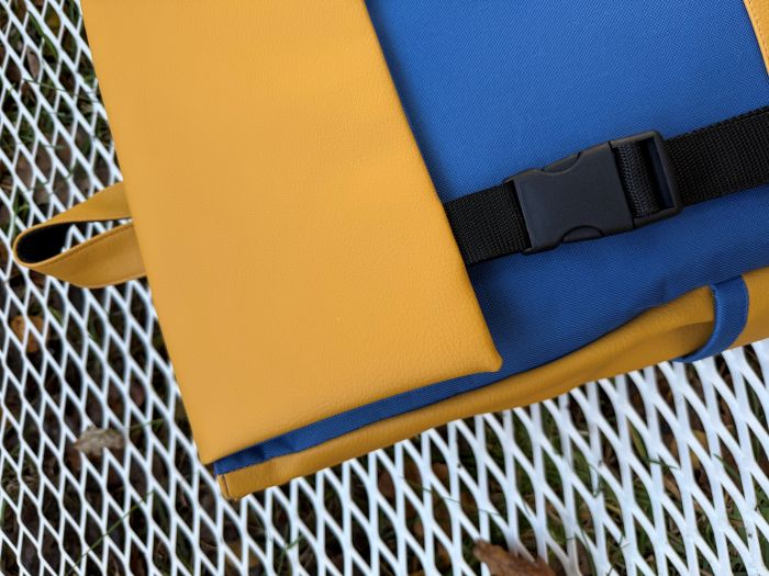 Kuprinė su plastikiniais užsegimais 