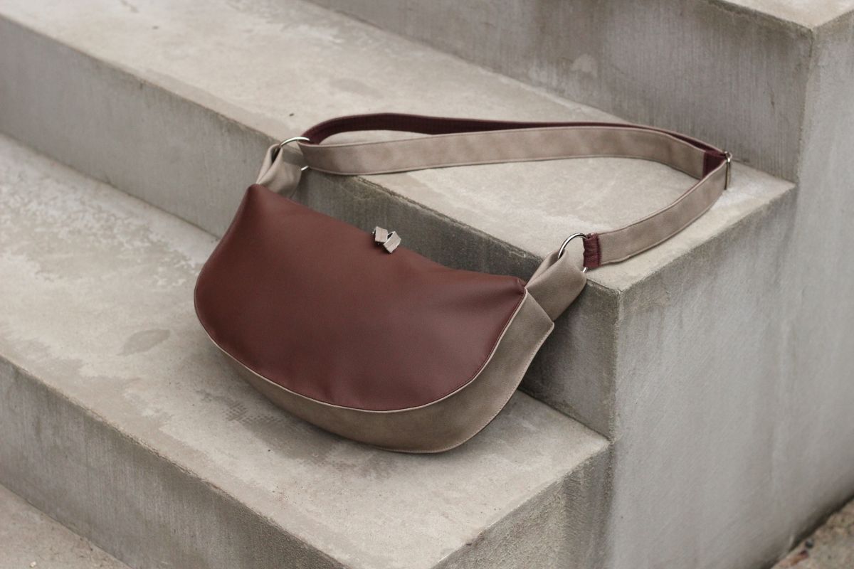 Pusmėnulio formos rankinė