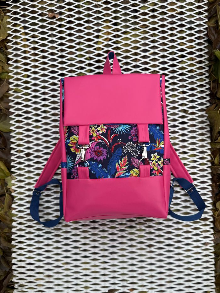 Kuprinė su karabinais