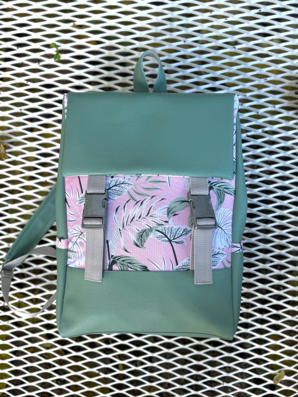 Kuprinė su plastikiniais užsegimais 