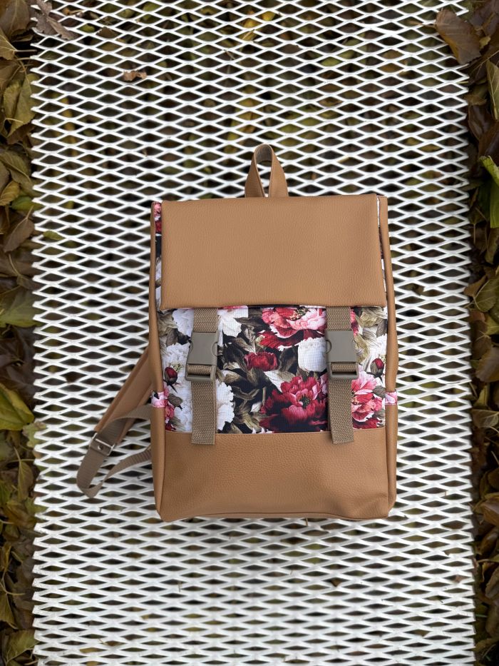 Kuprinė su plastikiniais užsegimais 