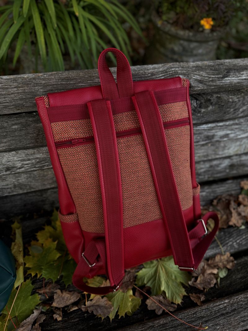 Kuprinė su karabinais