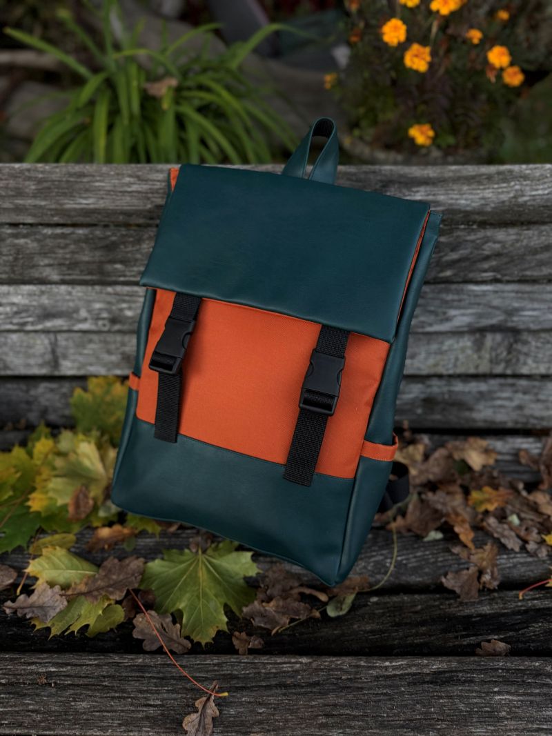 Kuprinė su plastikiniais užsegimais 