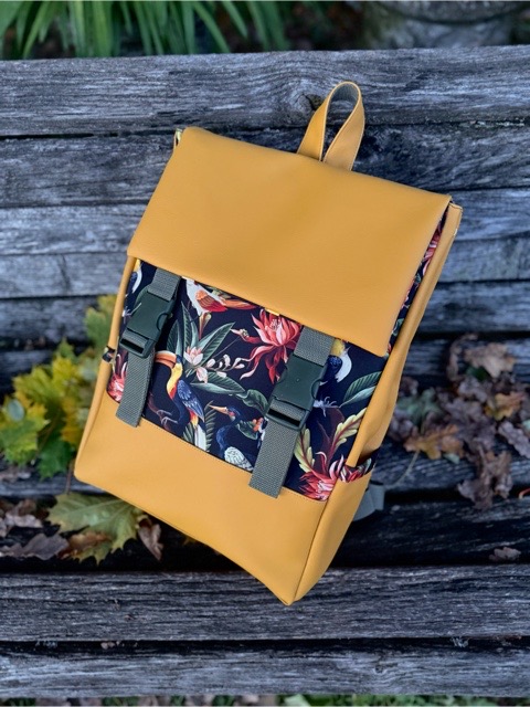 Kuprinė su plastikiniais užsegimais 