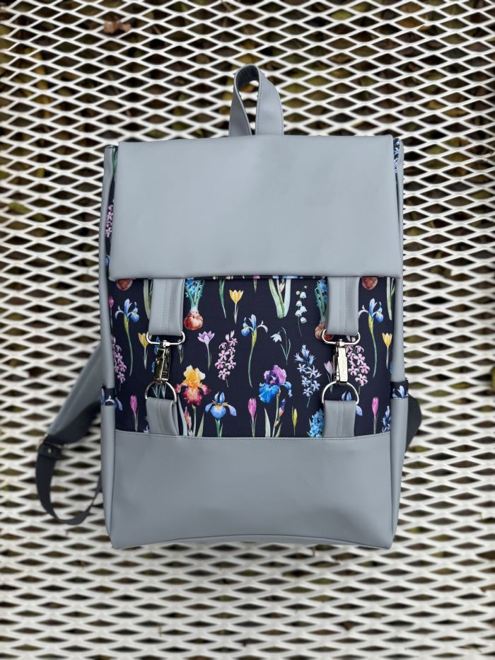 Kuprinė su karabinais