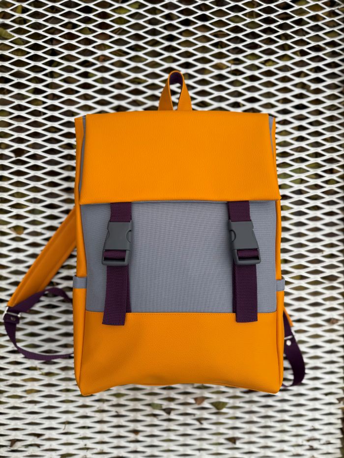 Kuprinė su plastikiniais užsegimais 