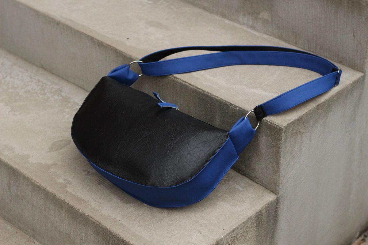 Pusmėnulio formos rankinė