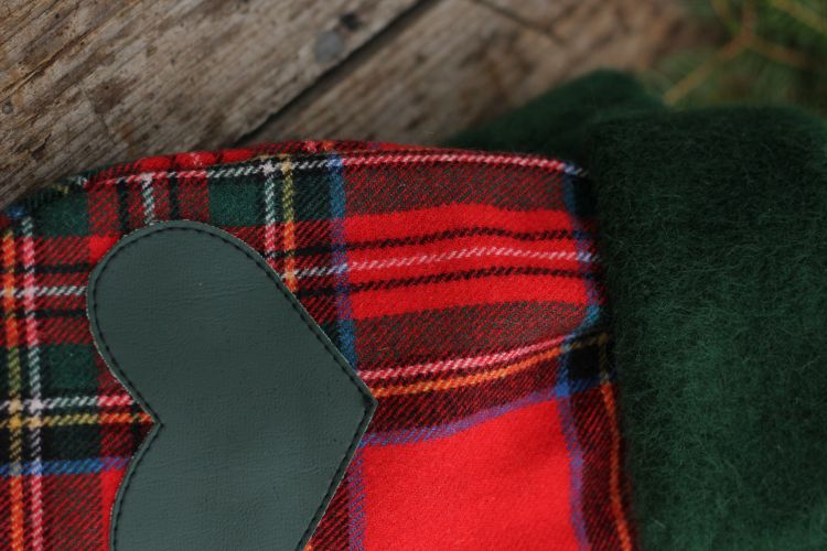 Pirštinės su širdelės aplikacija