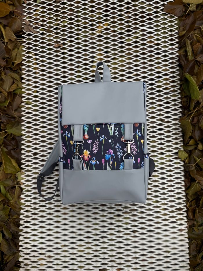 Kuprinė su karabinais