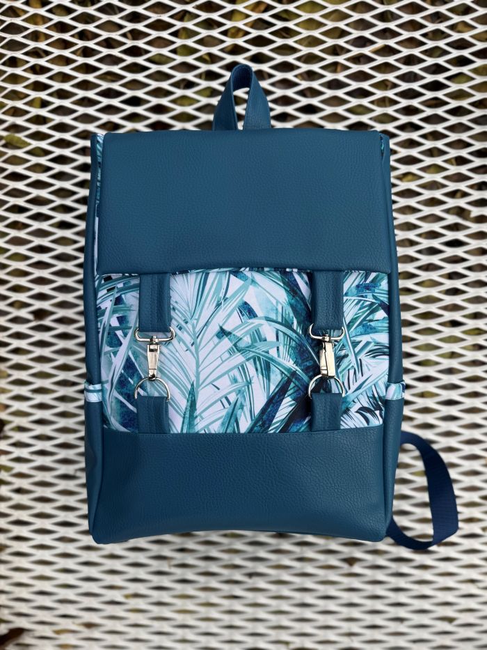 Kuprinė su karabinais