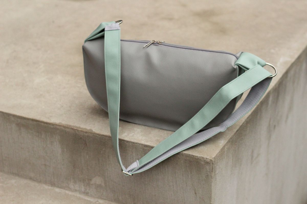 Pusmėnulio formos rankinė