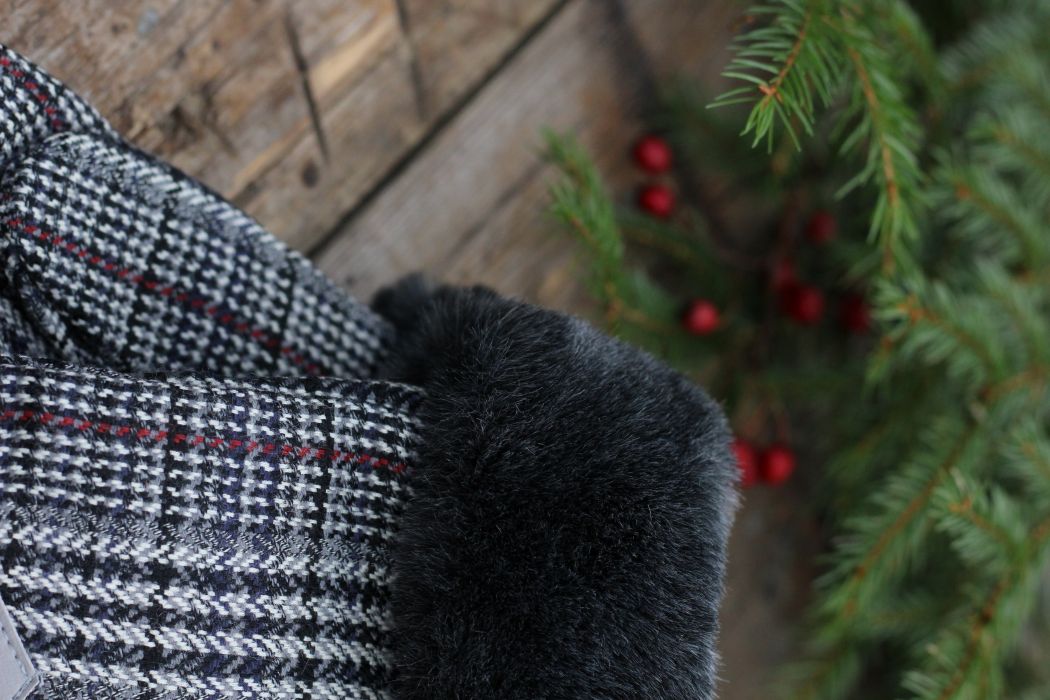 Pirštinės su širdelės aplikacija