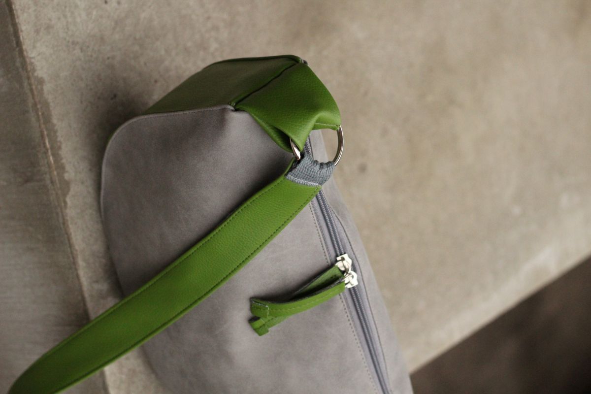 Pusmėnulio formos rankinė