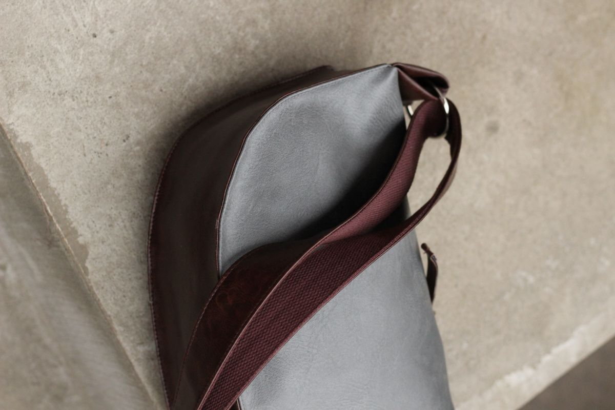 Pusmėnulio formos rankinė