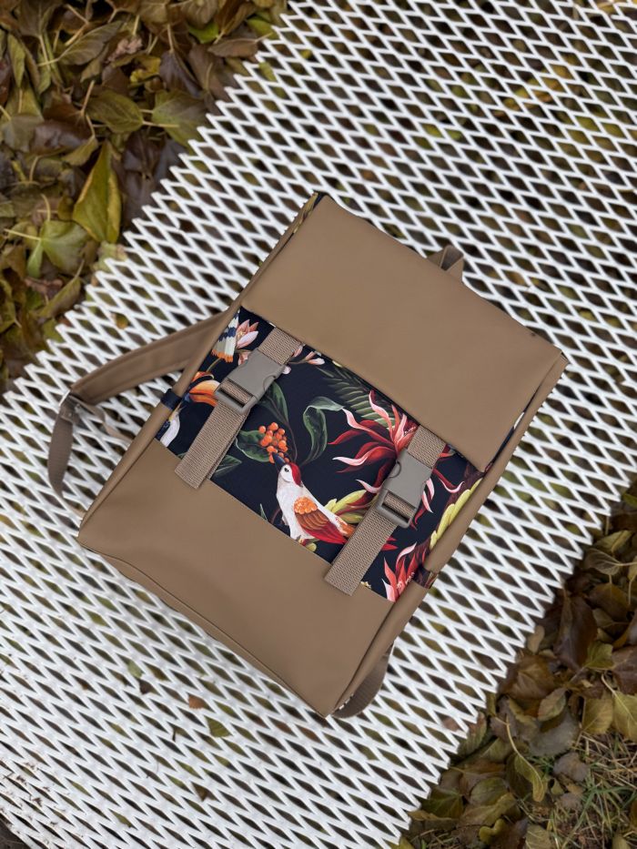 Kuprinė su plastikiniais užsegimais 