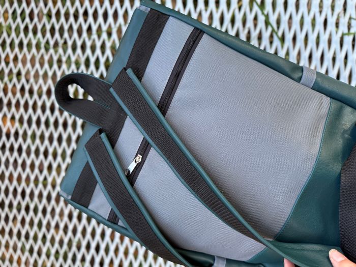 Kuprinė su plastikiniais užsegimais 