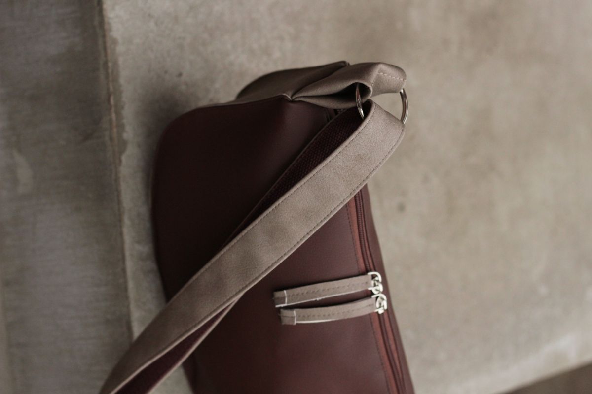 Pusmėnulio formos rankinė