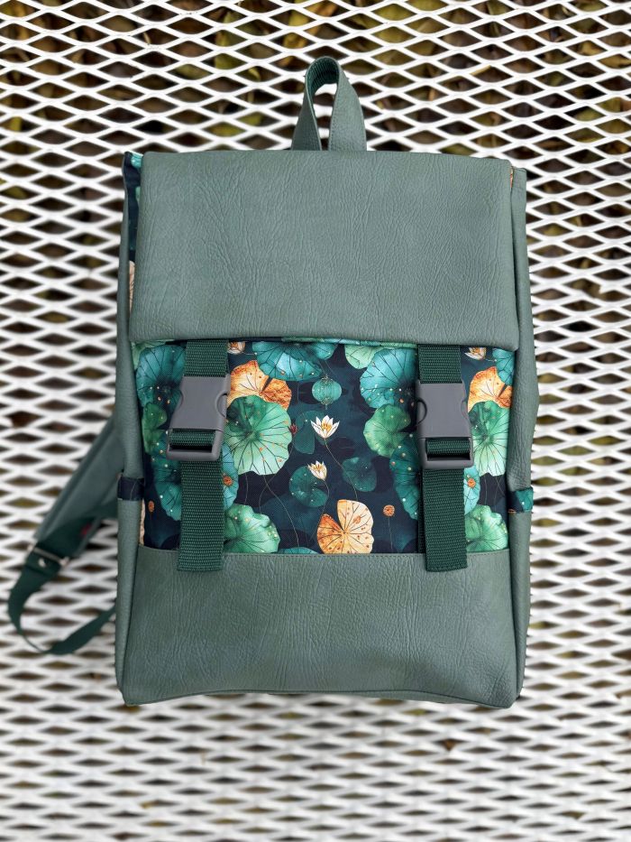 Kuprinė su plastikiniais užsegimais