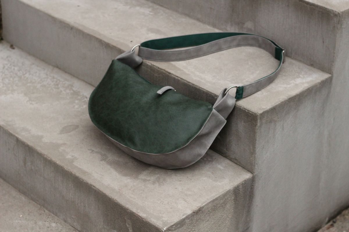 Pusmėnulio formos rankinė