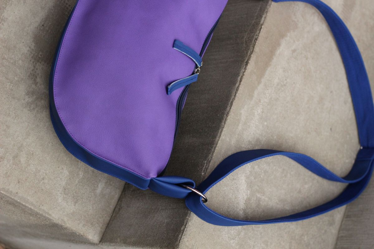 Pusmėnulio formos rankinė