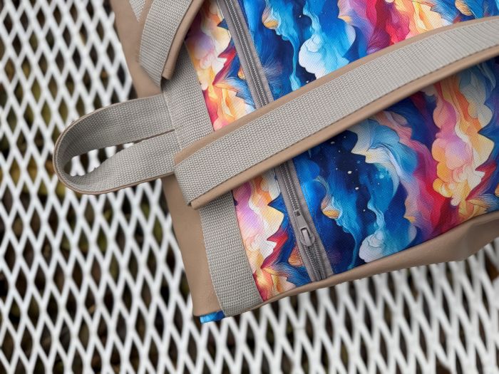 Kuprinė su karabinais